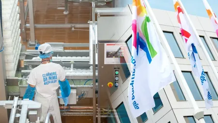 O companie olandeză cu două fabrici în România va concedia 1.800 de angajați în următorii doi ani