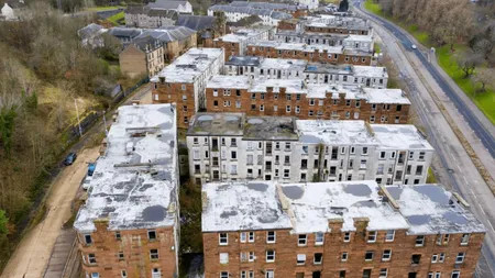 Orașul care găzduiește doar 4 locuitori: Nu am de gând să părăsesc această zonă. Cât costă un apartament în complexul numit „Cernobîl din Scoția”