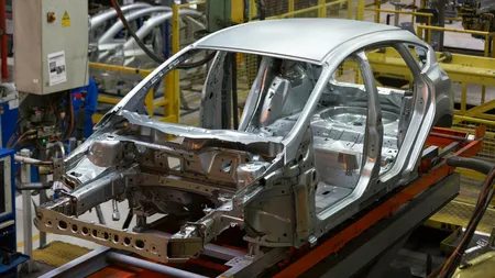 Un constructor auto dă afară 900 de oameni. Tocmai le mărise salariile!