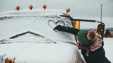 Trucul simplu pentru a-ți păstra ștergătoarele de parbriz funcționale în sezonul rece