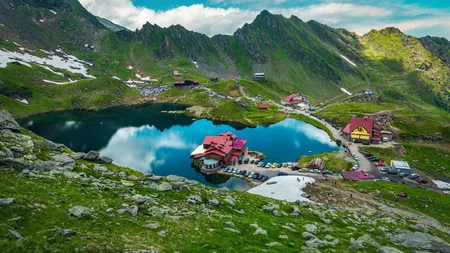 Cum au reacționat doi turiști spanioli când au văzut Transfăgărășanul! Unul dintre cele mai frumoase drumuri din lume este în România: „Această excursie ne-a schimbat viața”