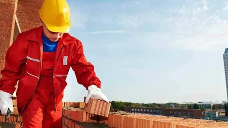 Incredibil! Cum a ajuns un tânăr să câștige 10.000 de lire sterline pe lună ca zidar