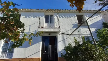 Cât costă o casă cu trei dormitoare într-un sat din Spania. Românilor nu le-a venit să creadă: Proprietatea perfectă atât pentru vacanță, cât și pentru viață cu normă întreagă