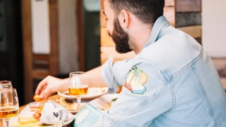 Un bărbat a mâncat la restaurant de 127 de ori fără să plătească. Cum a fost prins