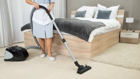 Cu cât sunt plătite femeile care fac curățenie în Germania. Orașele cu cele mai bune salarii