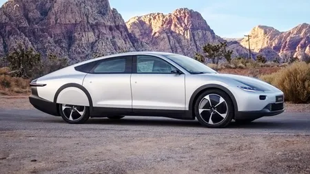 Maşinile alimentate cu energie solară, din ce în ce mai aproape de realitate. Cât vor costa primele modele şi când urmează să fie lansate