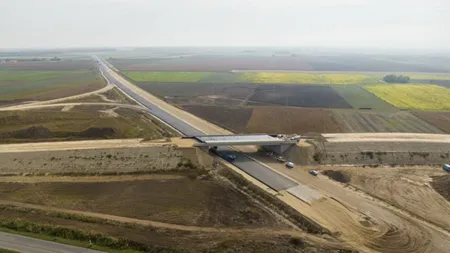 Lucrările la secțiunea de vest a autostrăzii M44 din Ungaria au înregistrat progrese semnificative! Hódút Építő Kft, parte a grupului Duna Group, a ridicat în doar trei nopți grinzile podului de peste linia ferată Budapesta – Szeged