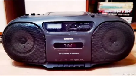 Cu cât se vinde acum un casetofon Samsung din anii '90. Colecționarii sunt dispuși să plătească o avere pe obiectele vechi