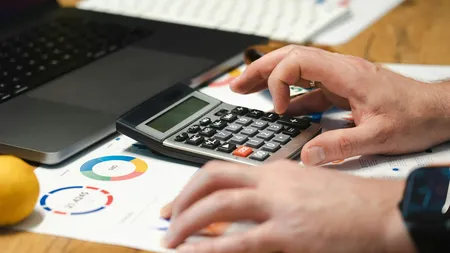 Lovitură pentru 150.000 de firme din România. Odată cu schimbarea modului în care sunt impozitate și-ar putea pierde statutul de microîntreprinderi