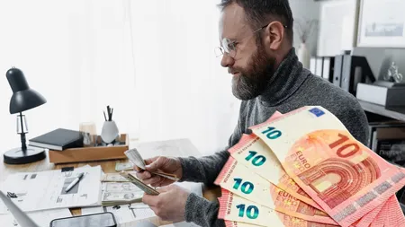 Care sunt românii care primesc al 13-lea și al 14-lea salariu. Unde lucrează cei au astfel de beneficii