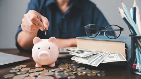 Cum pot economisi românii cu salarii și pensii mici. Cele mai bune 3 sfaturi pentru a gestiona bugetul lunar