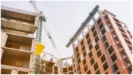 Volumul de construcții se prăbușește. Scădere de peste 30% la clădirile rezidențiale, în primele trei luni ale anului