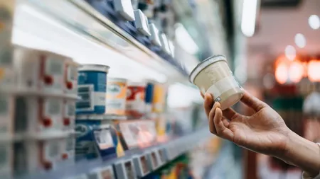 Alertă alimentară. Ce conține, de fapt, iaurtul vândut în magazine. „Asta ne duce la pieire!”