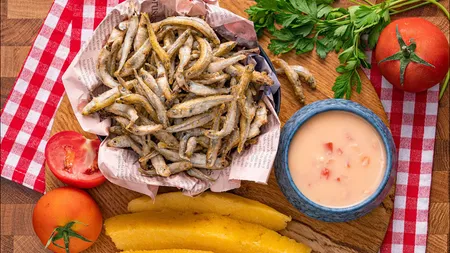 Câți bani trebuie să scoți din buzunar pentru o porție de hamsii. Scumpirile de pe litoral se fac simțite la început de sezon estival