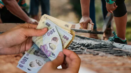 Guvernul României vrea să reducă taxarea pe muncă. Ar putea românii să mai rămână cu bani în buzunar?