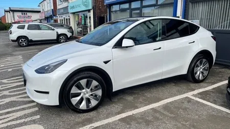 Soluția salvatoare găsită de un șofer de TESLA după ce bateria mașinii electrice a ajuns la ZERO: „Chiar mi se pare foarte tare!”