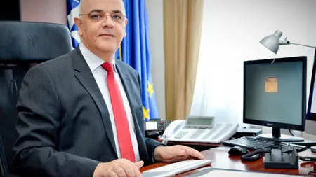 Raed Arafat: Blocul din Rahova e cu risc de colaps. Nu intrați nici măcar pentru acte!