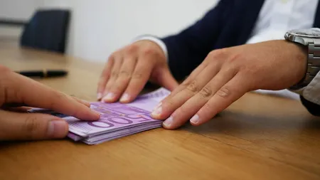 Alarmă financiară în România: Populația e sufocată de datorii! Care e cel mai periculos risc