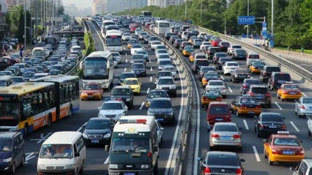 Restricții pe DN1, la Otopeni, din cauza lucrărilor la stația de metrou. Trafic deviat pe străzile orașului