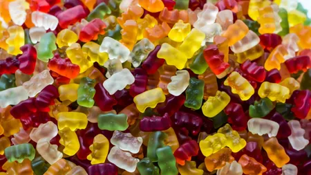 Ce conțin, de fapt, cele mai populare jeleuri de pe piață. Ingredientele care îți pot da organismul peste cap