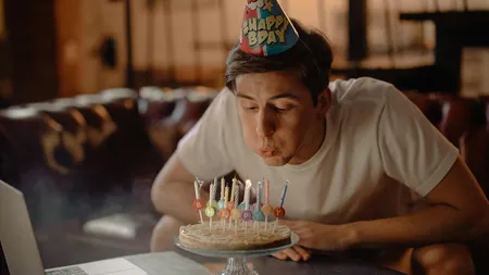 Tinerii din Spania, încurajați cu bani de la stat să se mute din casa părinților. Cât li se oferă pe lună