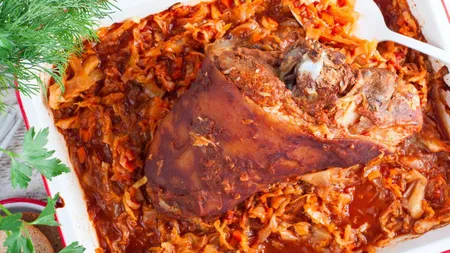 Rețetă varză murată cu ciolan afumat. Preparatul tradițional care nu poate lipsi de pe masă de 1 Decembrie