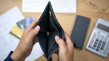 Angajați obligați să lucreze mai multe ore pe an fără să fie plătiți. Unde ar putea fi luată această măsură