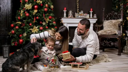 O sută de euro cadou de Crăciun pentru familiile cu copii din Italia. Cine dă banii și în ce condiții