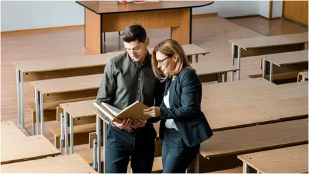 Peste 3.000 de profesori cer ministerelor Educației, Muncii și Familiei, printr-o petiție, ca bursele sociale să fie gestionate de serviciile de asistență socială