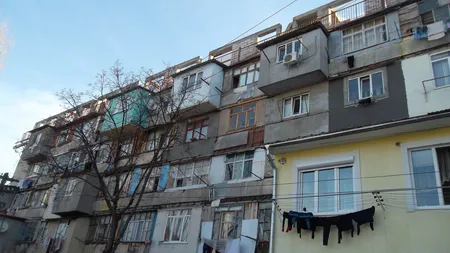 Ce este interzis să depozitezi în spațiile comune ale blocului. Amenzile sunt uriașe