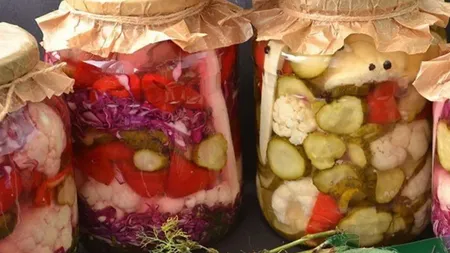 Truc magic de Sărbători. Cum trebuie să păstrezi borcanele desfăcute cu murături până la masa festivă de Crăciun şi Revelion