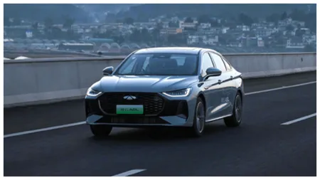 GALERIE FOTO Producătorul chinez Chery a lansat mașina care merge 2.300 de kilometri cu un singur plin