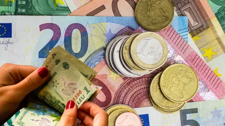 Euro a depășit 5 lei la casele de schimb. Românii își schimbă economiile în moneda europeană!
