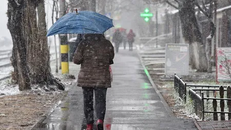 ANM anunță ninsori abundente la munte, ploi și polei în rest în următoarele zile. Prognoza meteo actualizată