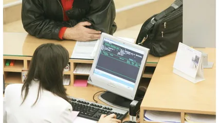 O nouă taxă pentru românii cu bani în bănci. Sunt obligaţi să plătească la stat 1.980 de lei