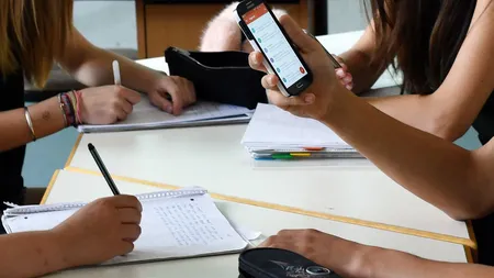 Țara din Europa care va interzice folosirea telefoanelor mobile în școli. Copiii sub 13 ani nu vor mai avea acces la smartphone: Folosirea device-urilor la vârste mici afectează stima de sine