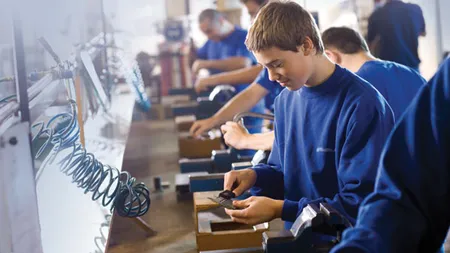 Tinerii din România pot câștiga un salariu de 7.200 de lei. Ce trebuie să facă pentru acești bani