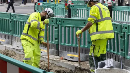 Cât câștigă un muncitor român în Marea Britanie. Salariul minim național crește de la 1 aprilie