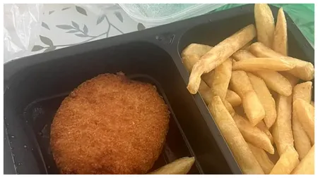 Surpriză neplăcută pentru o româncă din Cluj. Ce a putut să găsească în mâncarea comandată. „Este o bătaie de joc! Ar trebui să ajungă Piedone aici”