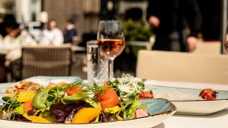 București, printre cele mai scumpe capitale europene. Cât trebuie să scoți din buzunar pentru o masă la restaurant, pentru 2 persoane