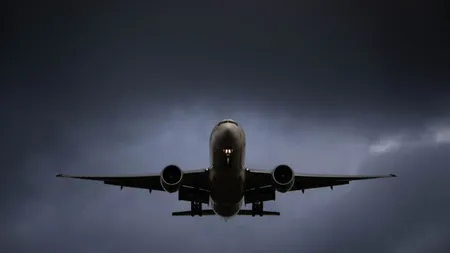 Panică în aer! Cinci pasageri răniți după turbulențe severe pe un zbor United Airlines