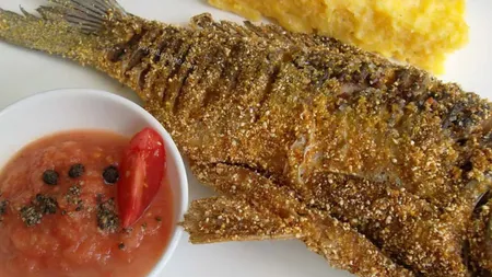 Trucul infailibil pentru a prăji peștele fără ca uleiul să sară. Descoperă secretul!