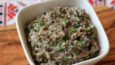 Salata de ciuperci cu mărar și usturoi. Rețeta te va cuceri de la prima îmbucătură!