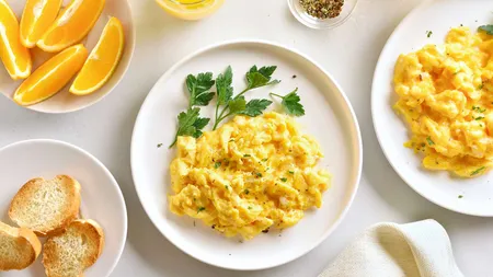 Ingredientul secret pe care il folosesc bucătarii italieni pentru o omletă pufoasă