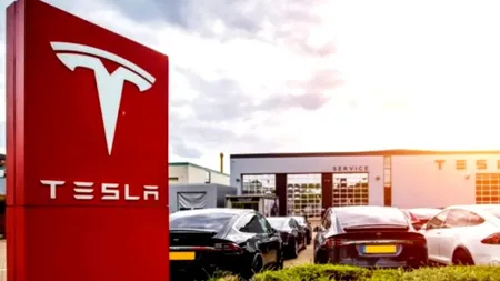 Un român a primit despăgubiri de 60.000 de lei de la Tesla, în urma unei hărțuiri. Compania a fost obligată să-l reangajeze