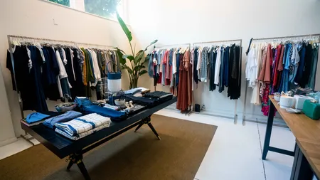 Un lanț de modă închide toate cele 30 de magazine