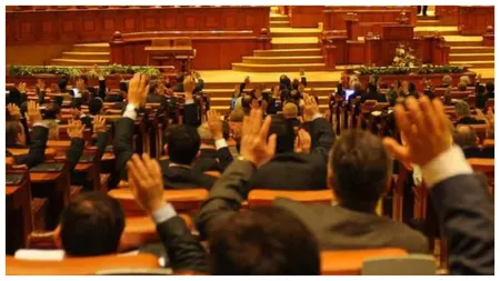 Parlamentarii, obligați să își facă public CV-ul la depunerea declarației de avere. Riscă sancțiuni mai dure dacă lipsesc nemotivat de la serviciu
