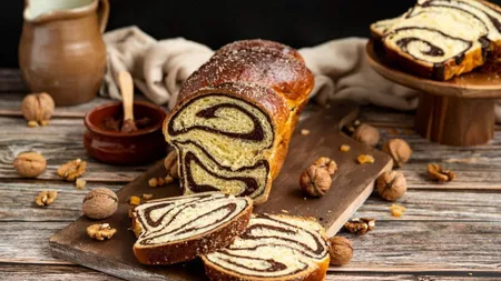 Cât costă cozonacii de Paște, în supermarket. În cofetării, prețul este de 4 ori mai mare