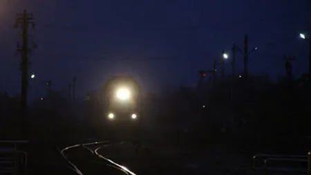 Crimă ca-n filmele de groază la Oradea. O femeie a murit lovită de tren după ce a fost ținută cu forța pe șine!