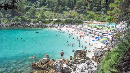 Turiști români în Thassos, refuzați la cazare din pricina copiilor. Internauții îi acuză că au vrut să facă o românească